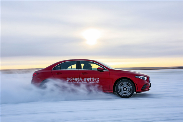 全新奔驰AMGGT跑车,全新奔驰amggt2023