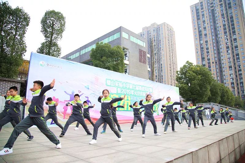 玩嗨啦,缤纷吉尼斯——快来看,我区这所学校的“缤纷吉尼斯,挑战向未来”活动