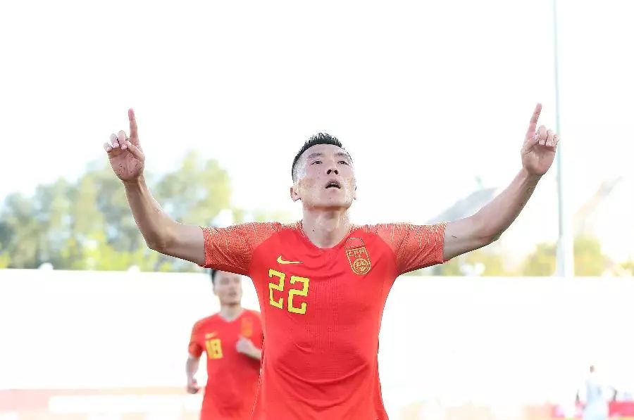 国足2-1逆转迎开门红！