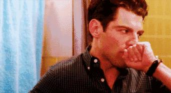 猫闻螺蛳粉后疯狂刨地,螺蛳粉猫闻了为什么埋屎