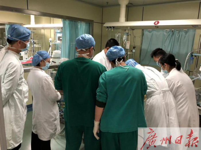 年轻女孩心脏骤停,年轻女人突然心肌炎