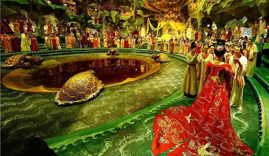 钏动钗飞，纸醉金迷：史上最梦幻的洗浴中心