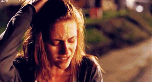 女孩不想上学撒谎说肚子疼,15岁女孩总说肚子疼