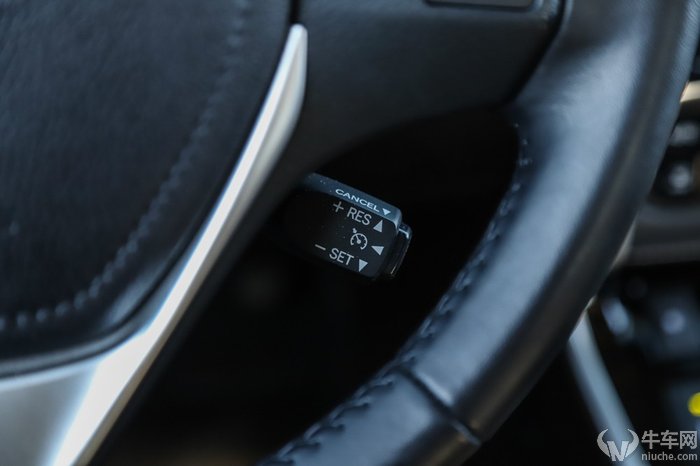 最新款卡罗拉双擎精英版试驾,卡罗拉双擎低速省油还是高速省油