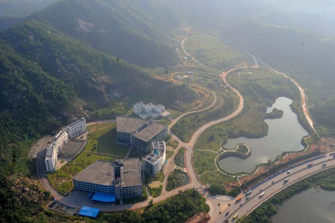 石岩离这里有多远,如今的石岩