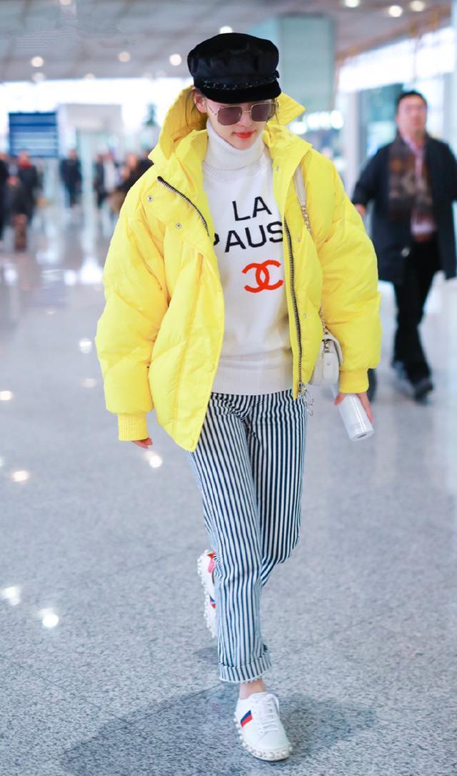 张嘉倪穿加拿大鹅羽绒服,张嘉倪黑色羽绒服