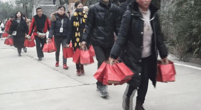 今天鸡鸣寺人还多么,今晚鸡鸣寺人多吗