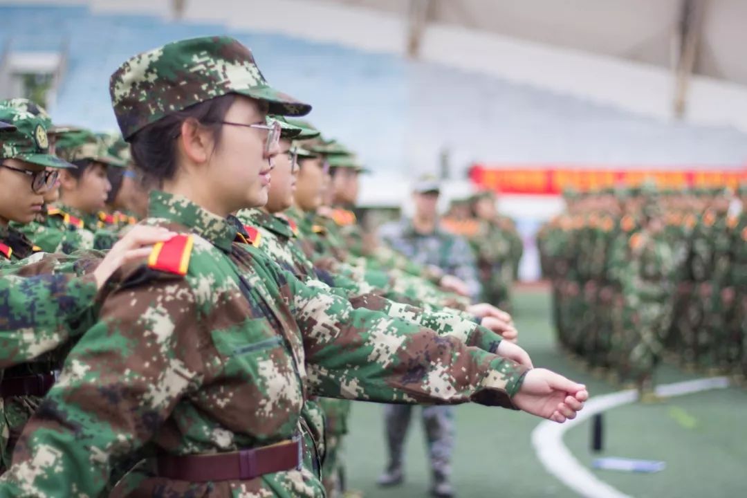 我们的军训时光英姿飒爽,我的军训生活的军训日记