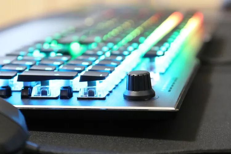 感受工匠精神——德国冰豹Vulcan120Aimo机械键盘开箱