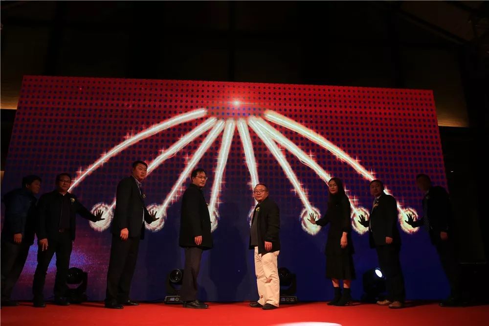 巴萨足球学校怎么进,巴萨足球学校的一天