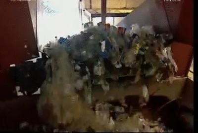 为什么塑料瓶可以卖钱,塑料瓶和塑料袋能做衣服用吗