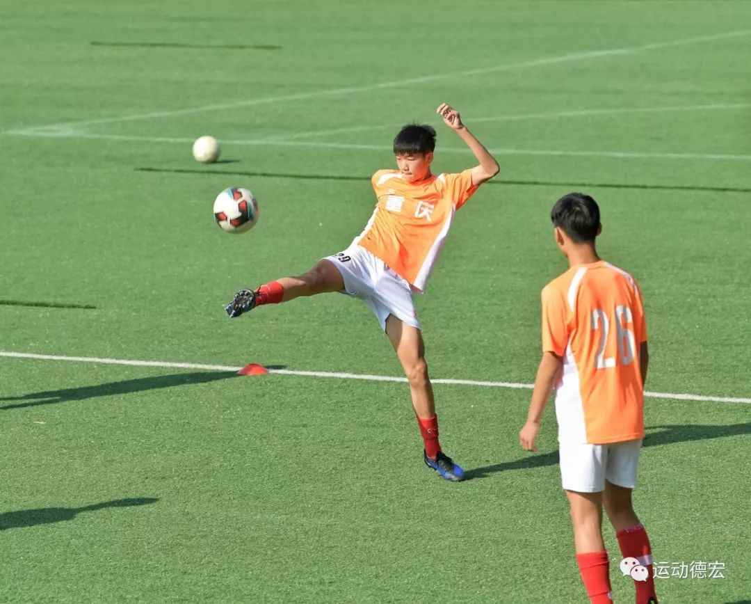 足球赛进入半决赛给孩子们加油,足球比赛开赛前给孩子们加油打气