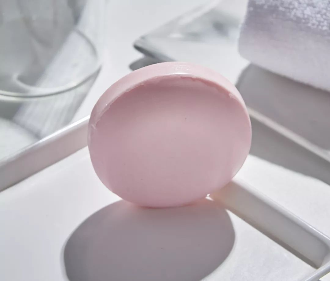 用它洗澡不用搓就干净,用它洗澡持久留香