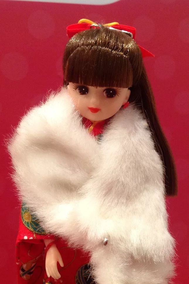 火爆ins的美妆娃娃穿搭日常，承认吧，你的衣服还没一个玩偶多！