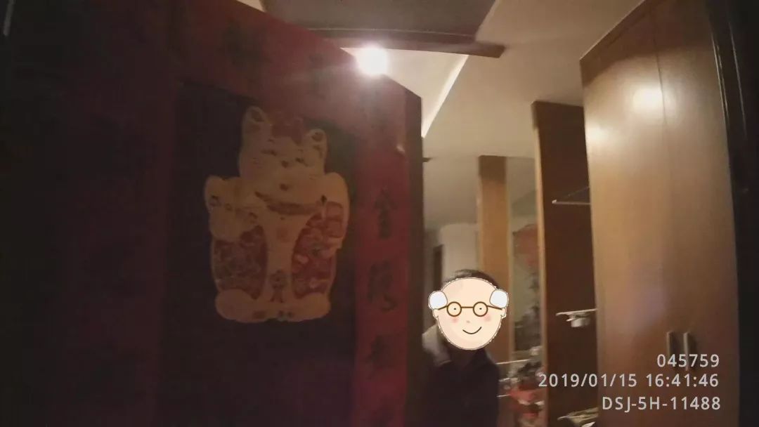 暖心正能量事件,居民粗心丢巨款民警暖心帮找回