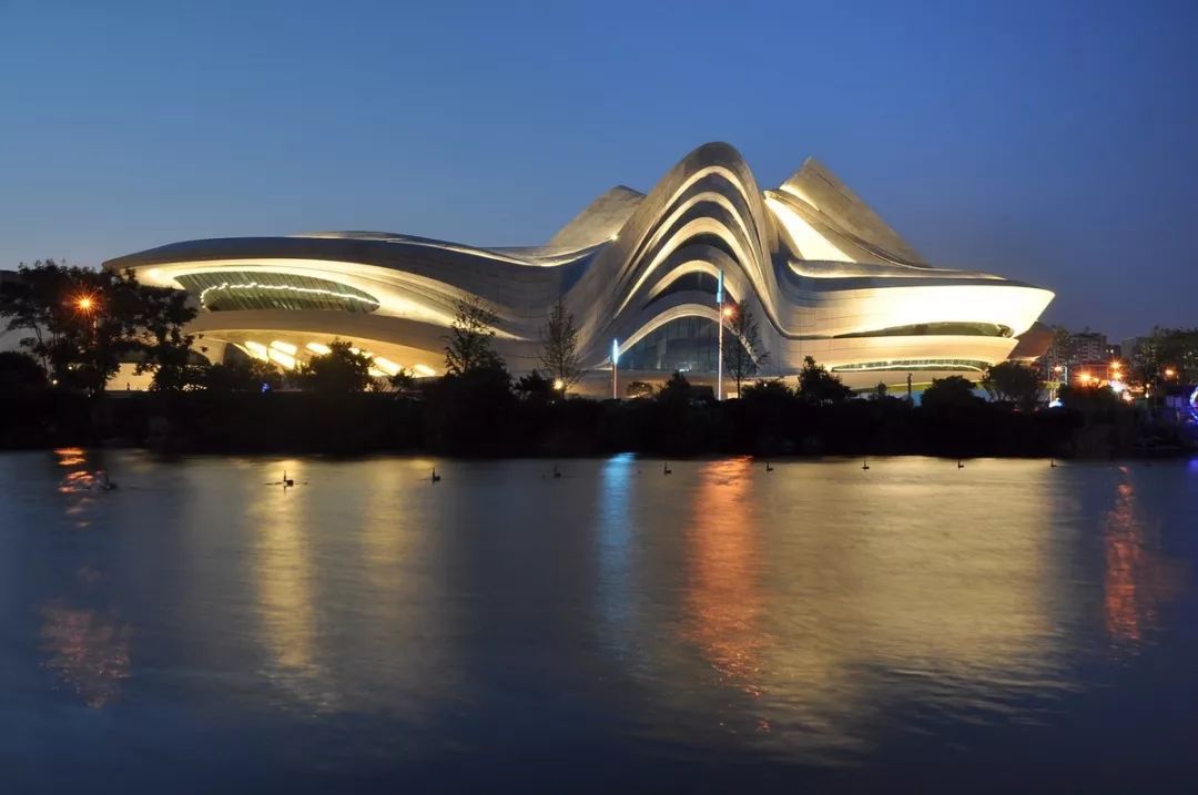 大兴机场扎哈原始方案像什么,扎哈为什么设计北京大兴国际机场