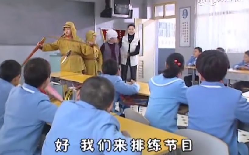 小时候暗恋班上的一个女生,14岁女同学坚信全班都暗恋她