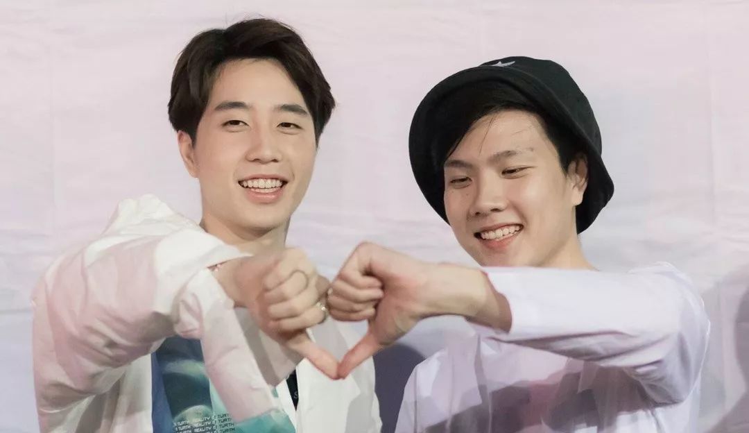 kris涓枃鍙戣█,kris绗竴娆¤繘鍩庡崠涓滆タ