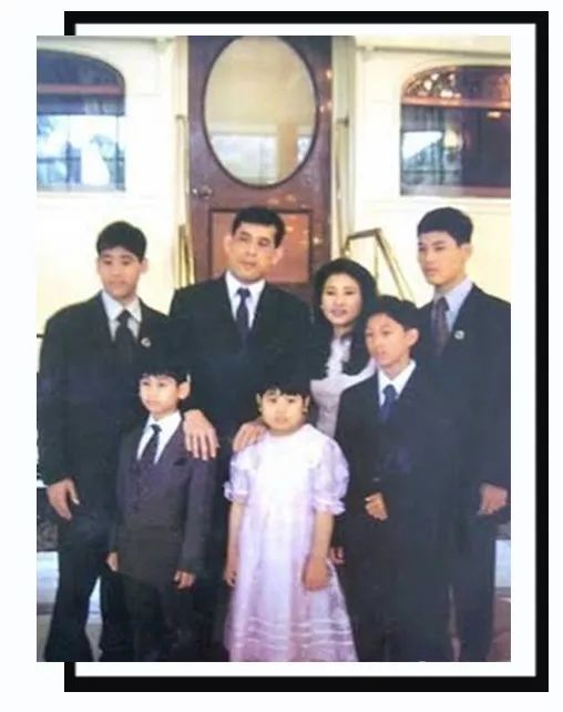 娉板浗濂冲閫嗚褰撲笂鏄庢槦,娉板浗鍏富閫嗚涔嬭矾