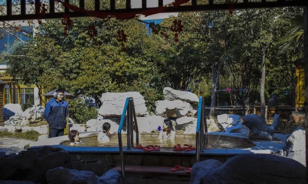 趁着假期来泡温泉吧,趁夏天还没来赶紧泡个温泉