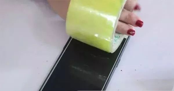 手机屏幕脏了该如何正确清洁,手机屏幕脏了正确清理方法
