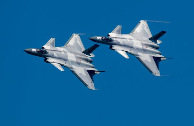 【强军思想引领新征程之一】那一刻，我们光荣接受检阅