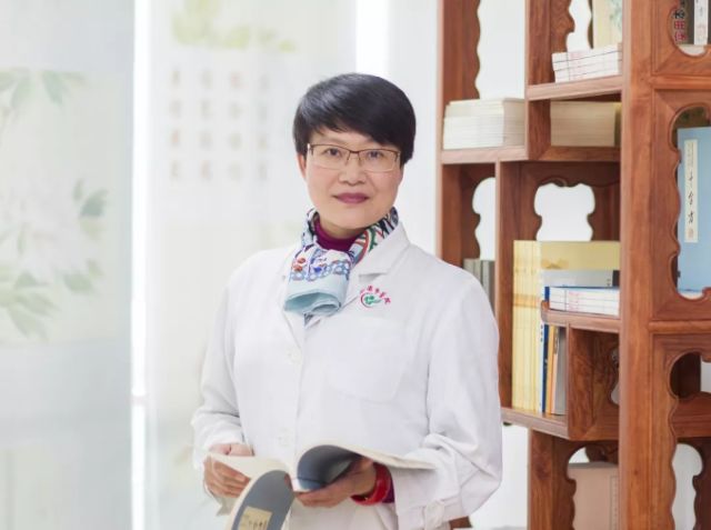 每日一膳|“上热下蒸”的暑热天气，胸闷心烦、胃口欠佳等各种不适怎么办？这款汤水来帮您！~广东省中医院杨志敏教授今日推荐