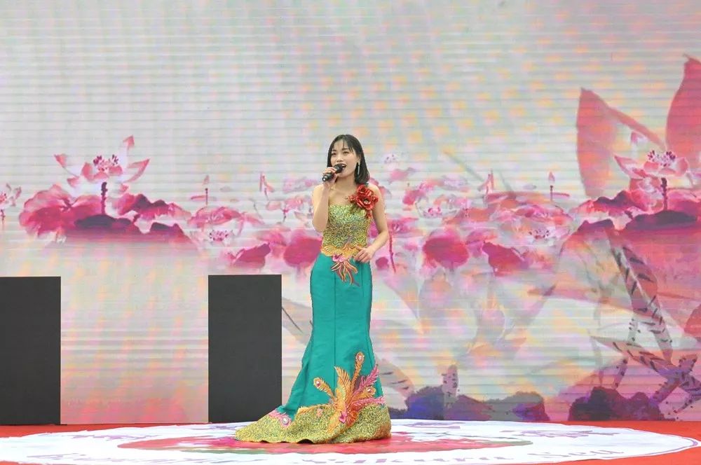 景点打卡石门花海,美哭了景区