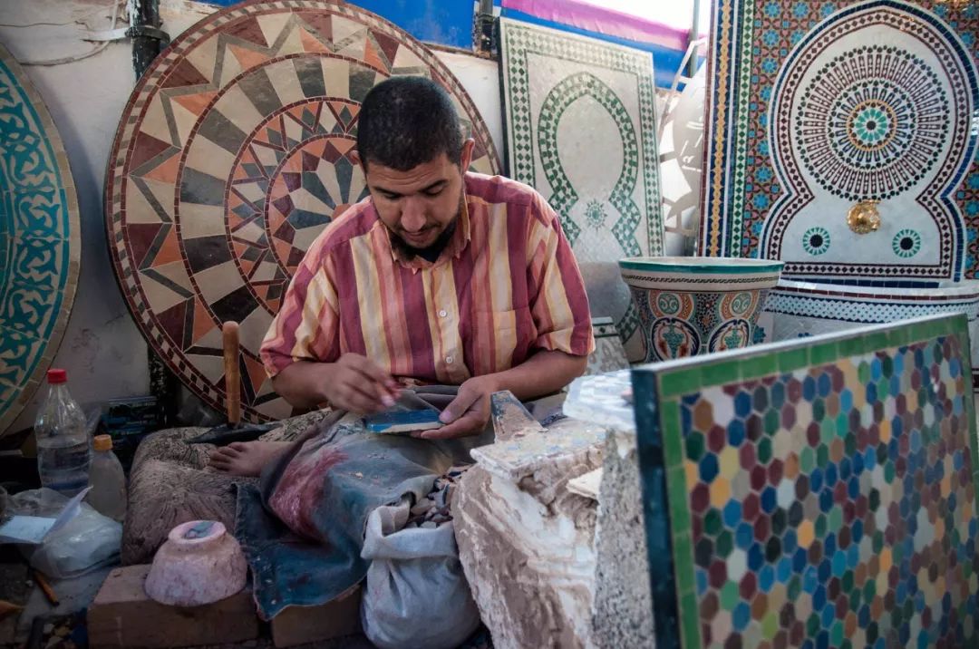 这座城是“好色”者的天堂，带上相机，并且小心！