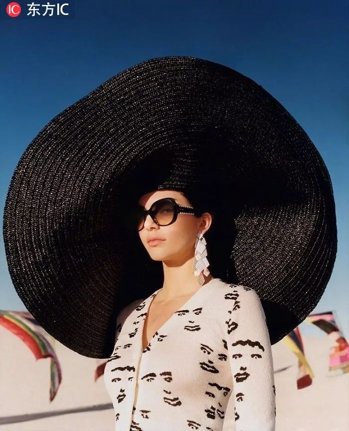 编辑实测：带大耳环耳朵疼不疼？