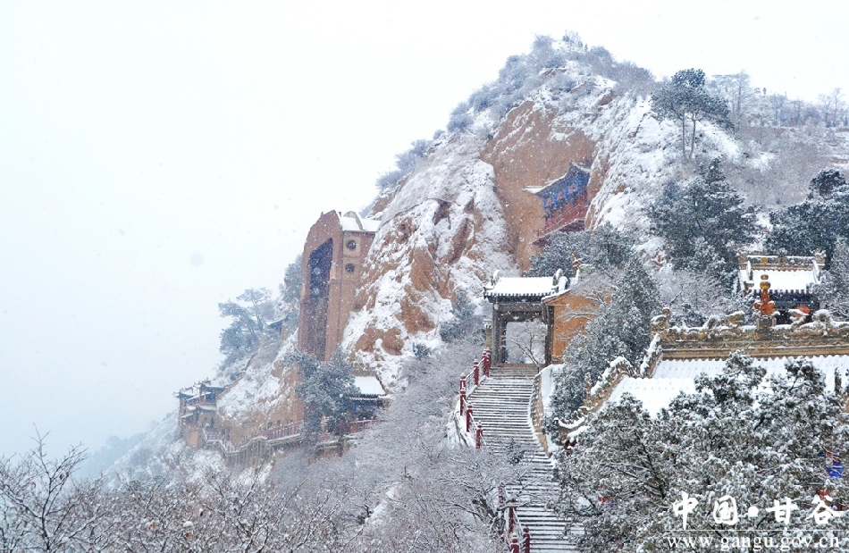 盛唐大像山,太白山雄伟壮观