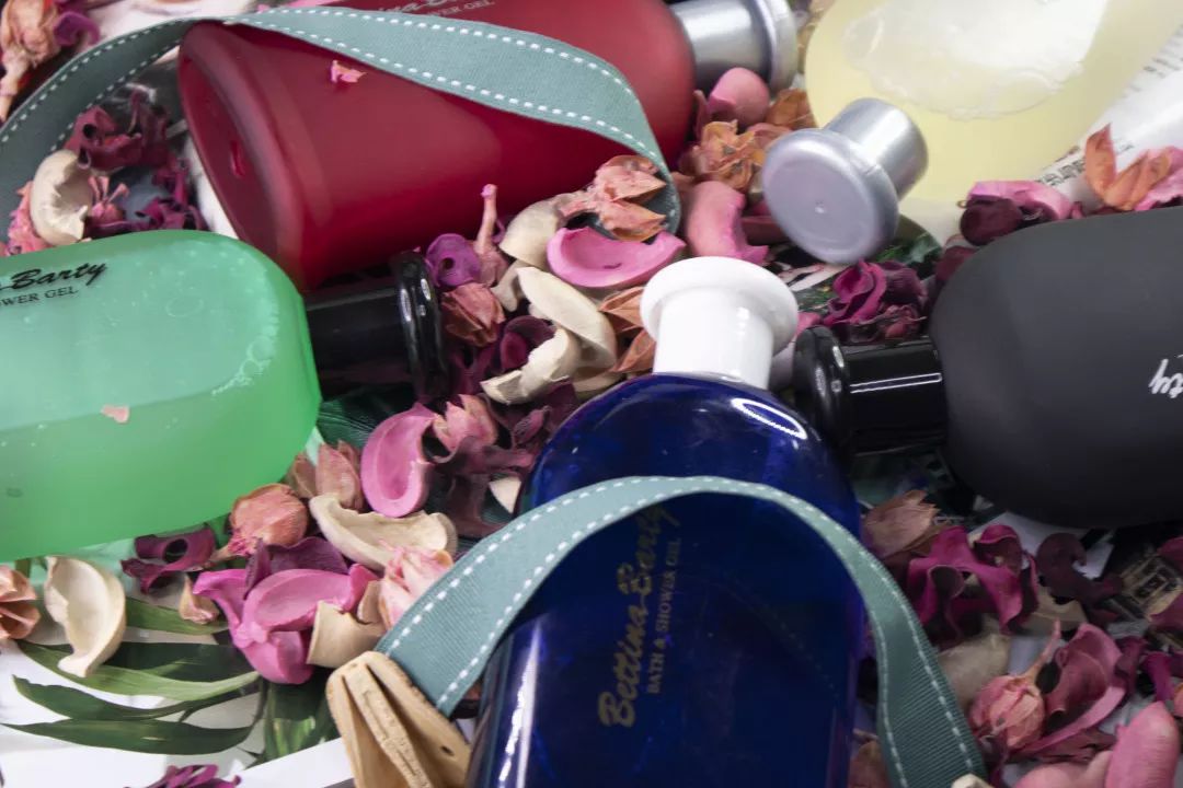 对不起,我没喷香水,那香味是我自带的