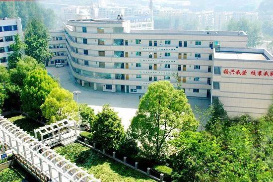 贵阳中考推荐什么资料,2021年贵阳市中考各校录取分数线