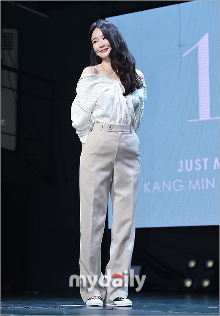 姜敏京图片写真,姜敏京高清写真大图