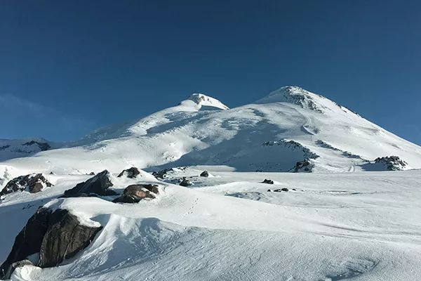 欧洲最高峰乞力马扎罗 (欧洲最高峰厄尔布鲁士峰)