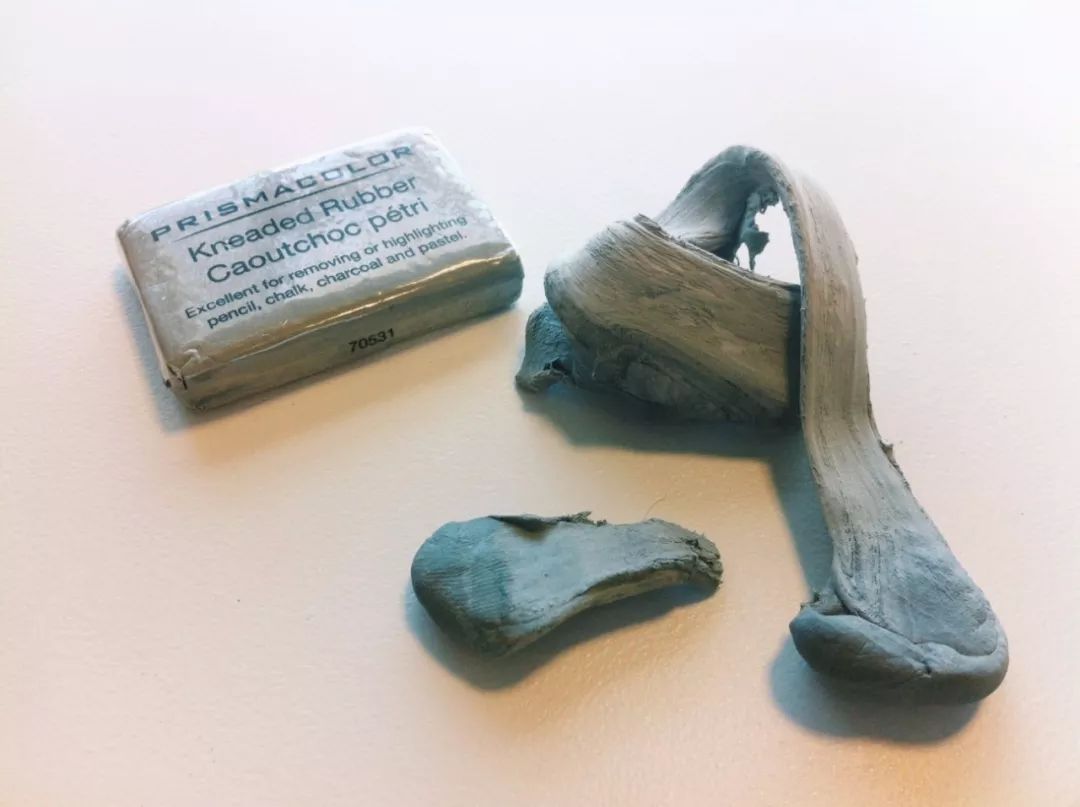 铅笔上面那块废柴橡皮为什么容易把纸擦破？