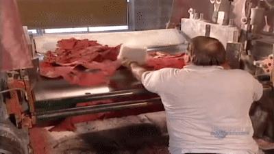 铅笔上面那块废柴橡皮为什么容易把纸擦破？