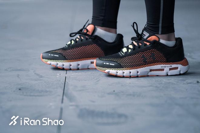 跑鞋nikezoomx三代,跑鞋幻影和绝尘2哪个好