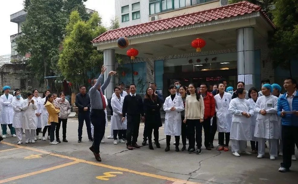 医务人员真会玩，快看，这里有一群灌篮高手！