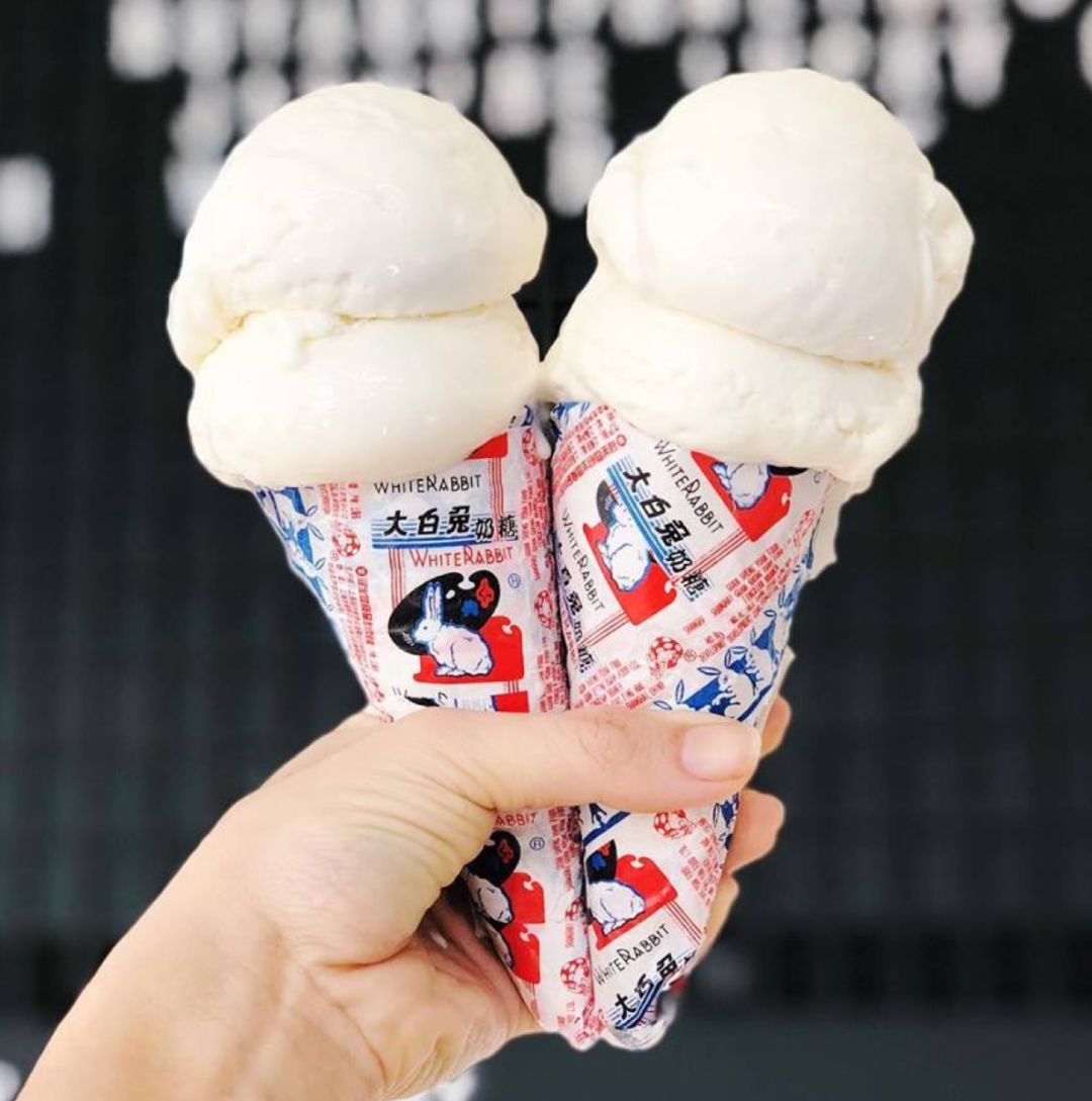 大白兔出冰激凌了？！当中国人为猫爪杯抢破头时，美国在抢冰激凌