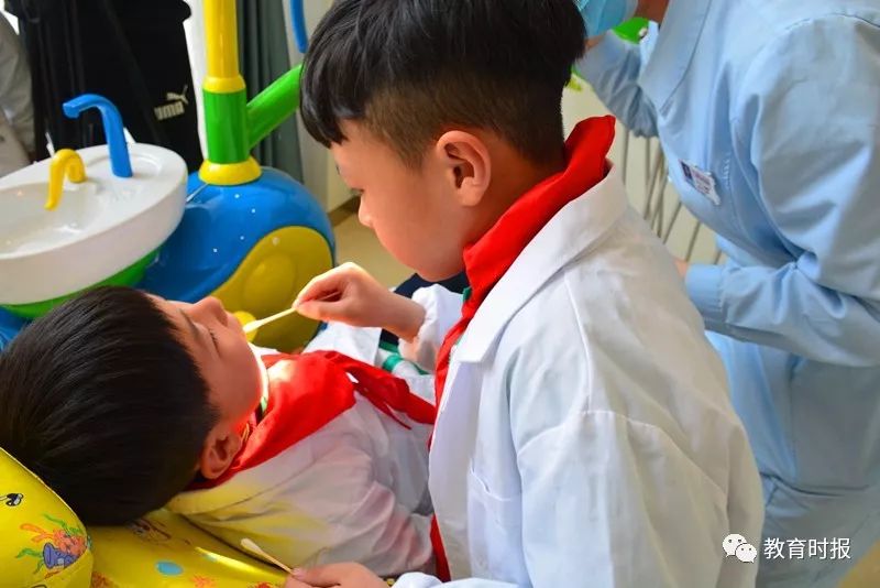 Hey，哈敦！你为学生努力的样子真美