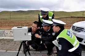 摄像头怎么测汽车超速,高速摄像头怎么判断超速的