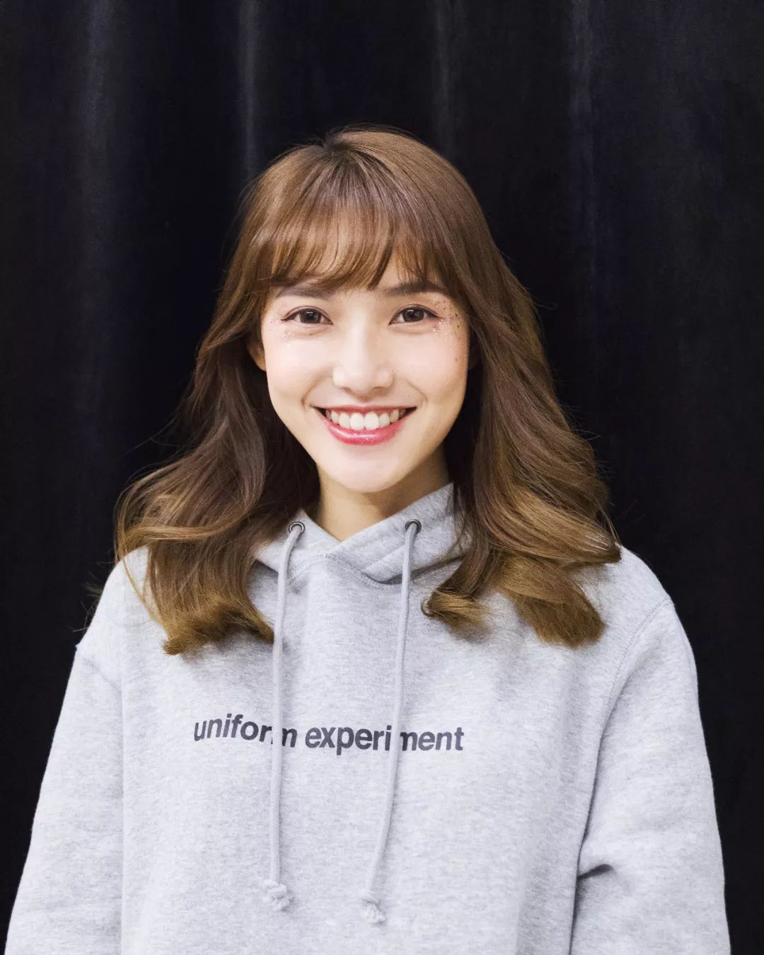 发型妆容与穿搭 (妆容发型和穿搭都是关键)