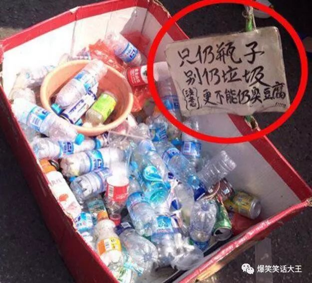 ▶昨天老妈教弟弟做作业,我弟不动脑筋思考,每道题都问...