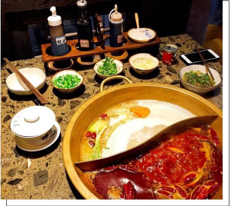 老板不想赚了！东葛路这家火锅套票只要9.9元，还送购物卡！