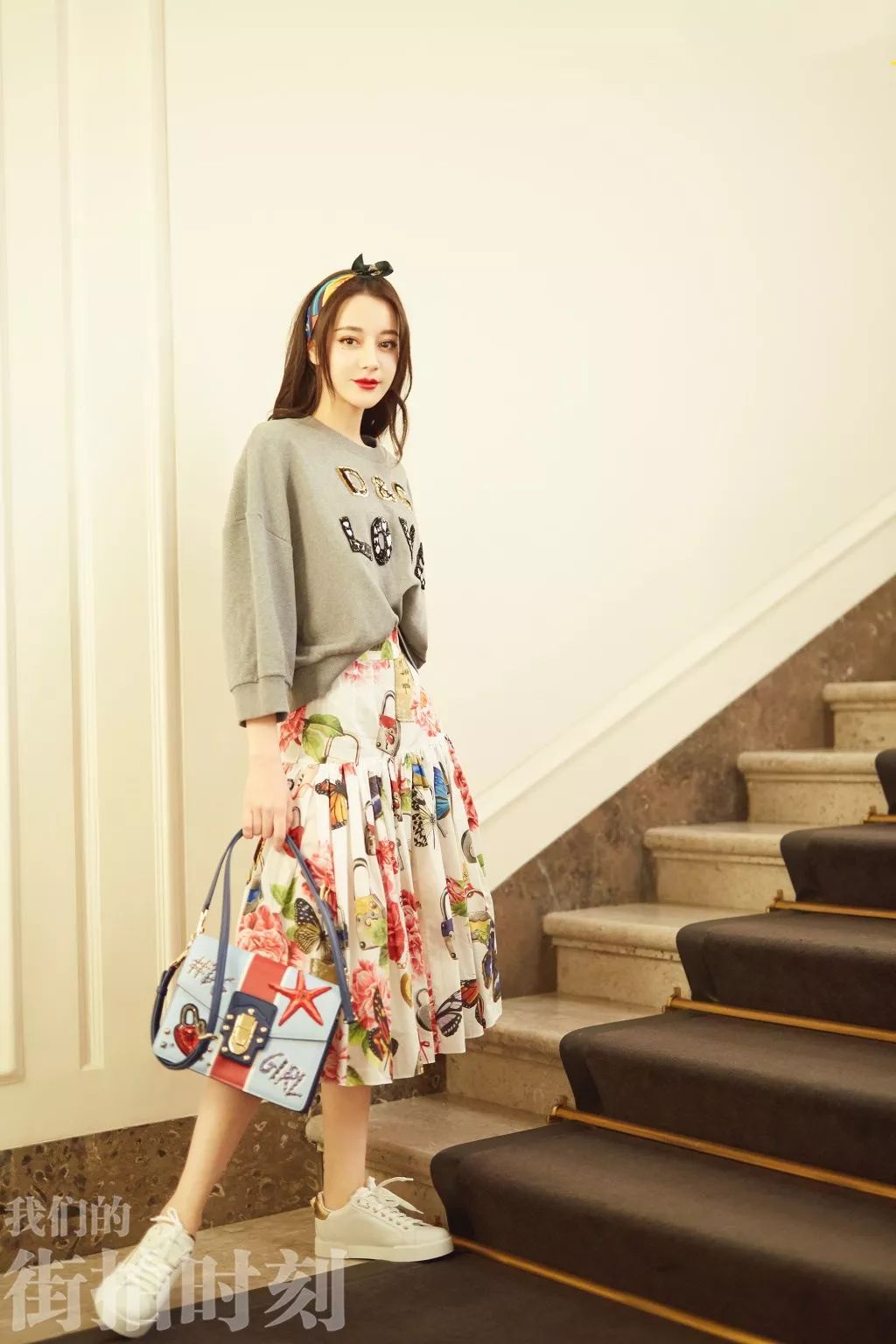 丝巾新系法这样穿美出新高度,秋冬细窄条丝巾的系法大全