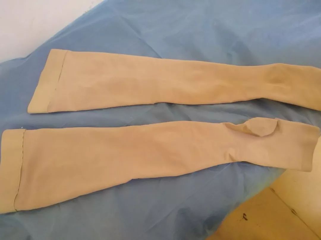 老人花595元在江西九三关怀医院买双袜子，穿后腿疼下不了地