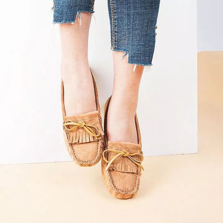 安妮海瑟薇、贾静雯、凯特王妃为什么都爱豆豆鞋？澳洲百年UGG，手工真皮、弹力软底超舒服，带娃、逛街，走哪都不累！