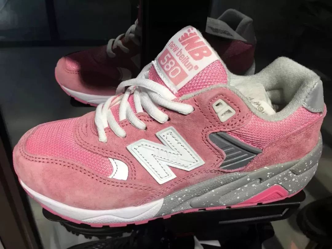 耐克运动鞋49元一双 (耐克运动鞋298元只卖一天)