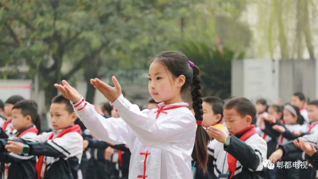礼赞伟大祖国快闪视频,致敬祖国快闪的视频